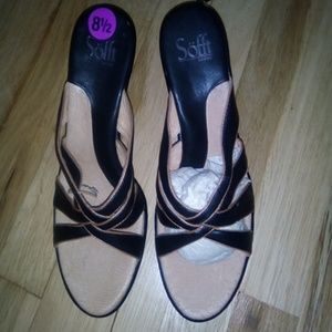 Brand new ladies size 8 1/2 SOFFT